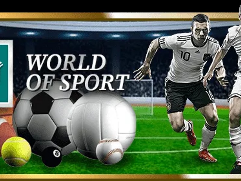 Hình ảnh sân bóng đá với các cầu thủ đang thi đấu